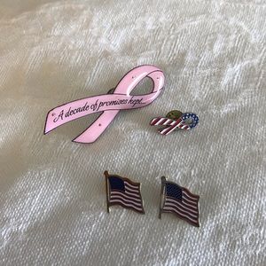 🎄🎁Firm/Bundle of 4 vintage lapel pins